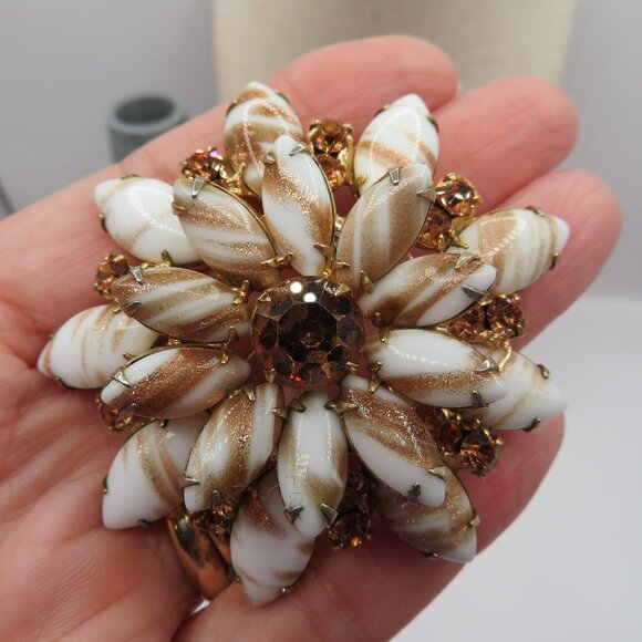 Juliana D & E Gold Fluss Milk Glass Layered Starburst Design Vintage Brooch - Picture 5 of 9
